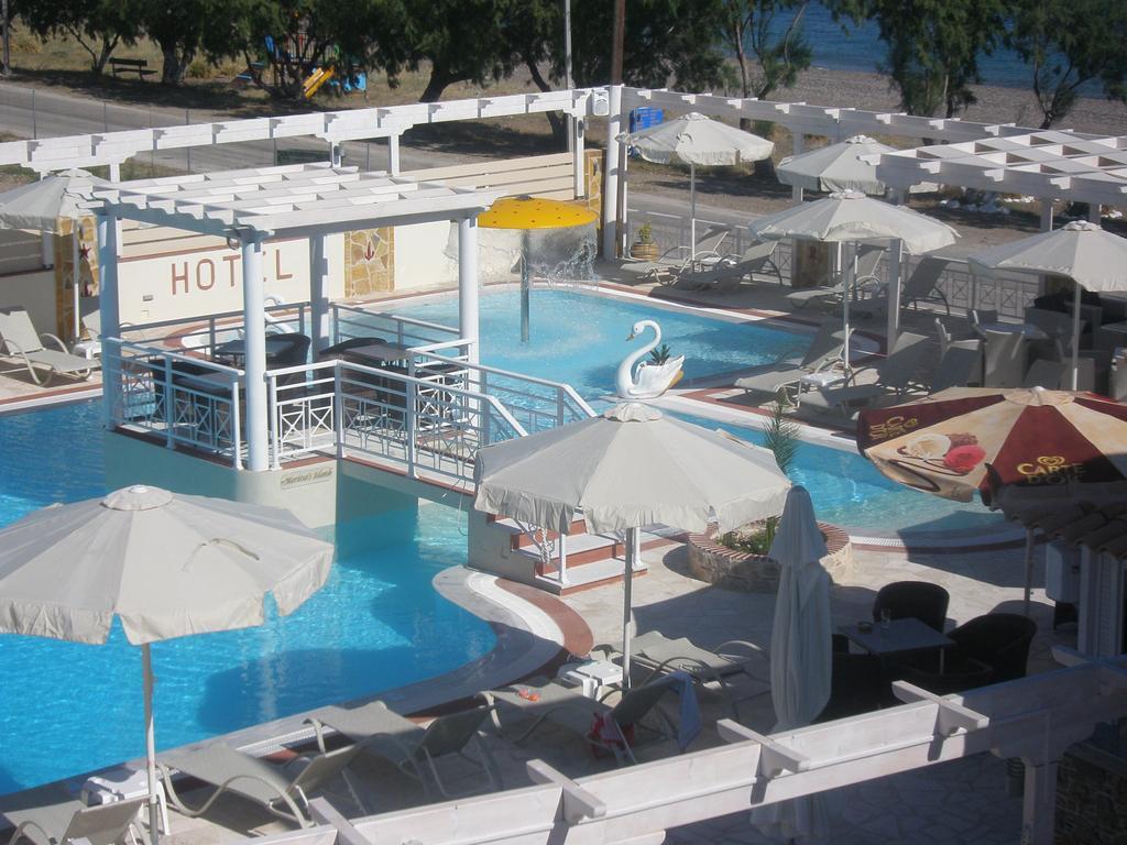 阿芙罗狄蒂海滩酒店 瓦捷拉 外观 照片